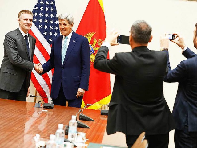 US-Auenminister John Kerry (zweiter  ...skollegen aus Montenegro Igor Luksic.   | Foto: AFP