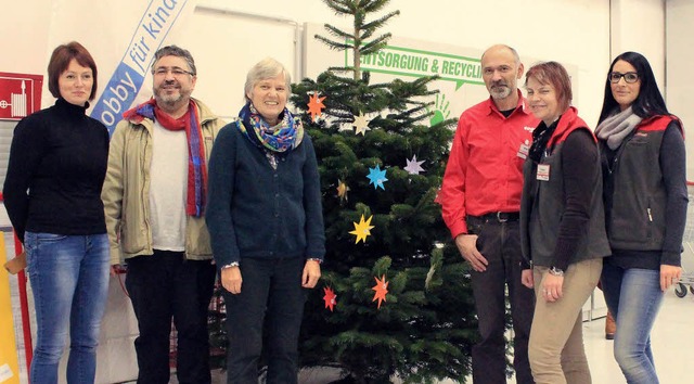 Ein Weihnachtsbaum mit Wunschsternen: ...t in Schweigmatt eine Freude machen.    | Foto: ZVG