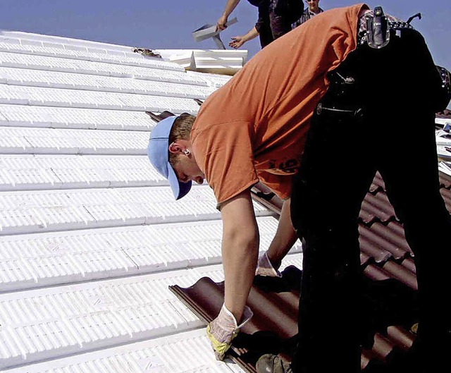 Auch bei der Dachsanierung sind Preisspannen mglich.   | Foto: BHW Bausparkasse