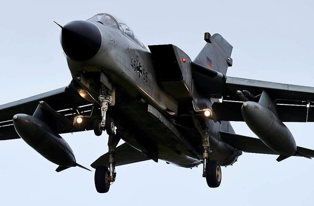 Deutsche Tornados werden im Kampf gegen den IS zum Einsatz kommen.  | Foto: dpa