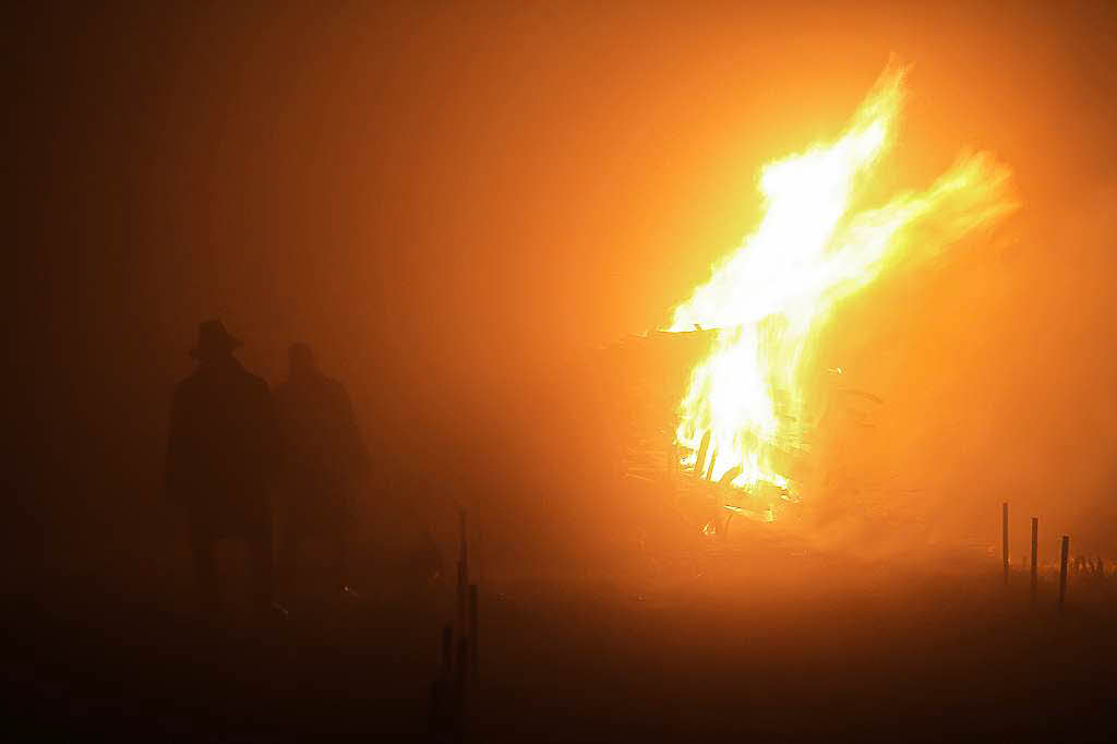 Ein weit hin sichtbares Feuer hat das Brgerbndnis Bahn Markgrflerland (BBM) am Donnerstagabend entzndet.