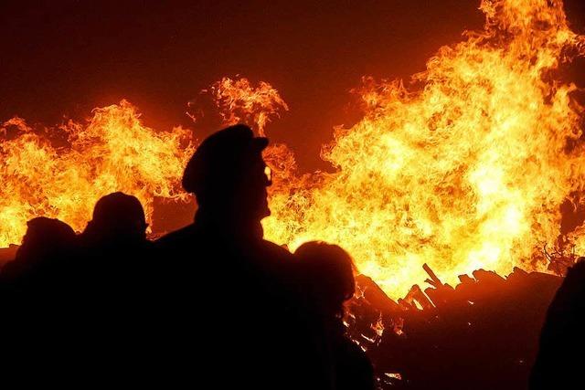 Mllheimer und Auggener protestieren mit Mahnfeuer gegen Bahnplne