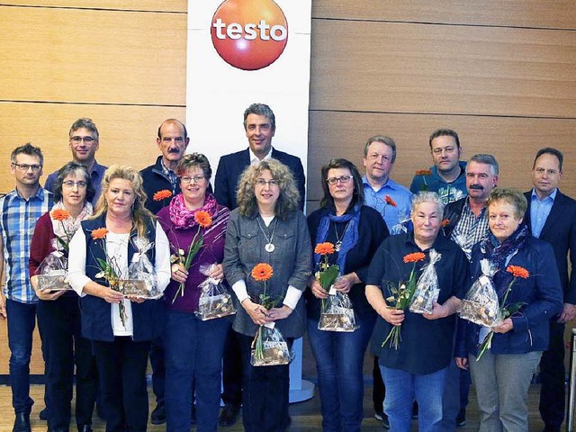 Die Jubilare der Testo AG mit 25 odr mehr Betriebsjahren.   | Foto: Testo