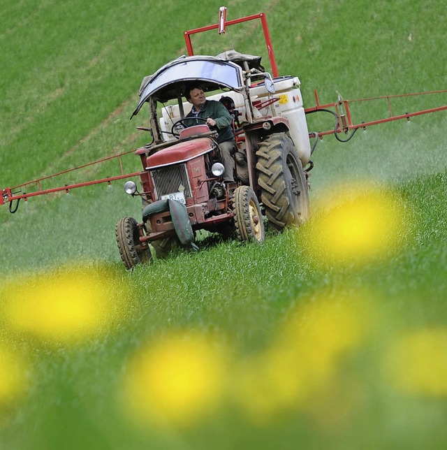Viele Landwirte verwenden das Mittel Glyphosat.   | Foto: Symbolfoto:dpa