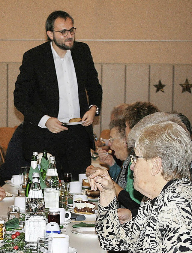 Auch Pfarrer Heuberger war zu Gast  beim Seniorenadvent in Schlchtenhaus.   | Foto: Ralph Lacher