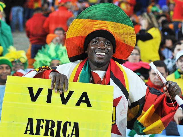 Afrikanische Fans wrden sich ber mehr Teams bei der WM sicher freuen.  | Foto: dpa
