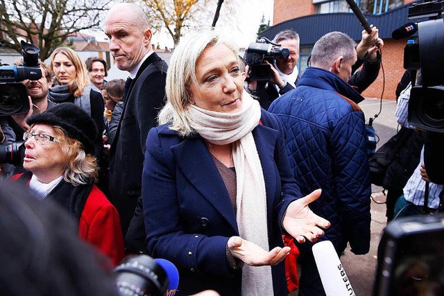 Marine Le Pen bei ihrer Stimmabgabe in...vertritt Philippot den Front National.  | Foto: dpa