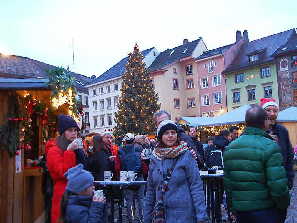 Der Bad Sckinger Weihnachtsmarkt war stimmungsvoll und gut besucht.