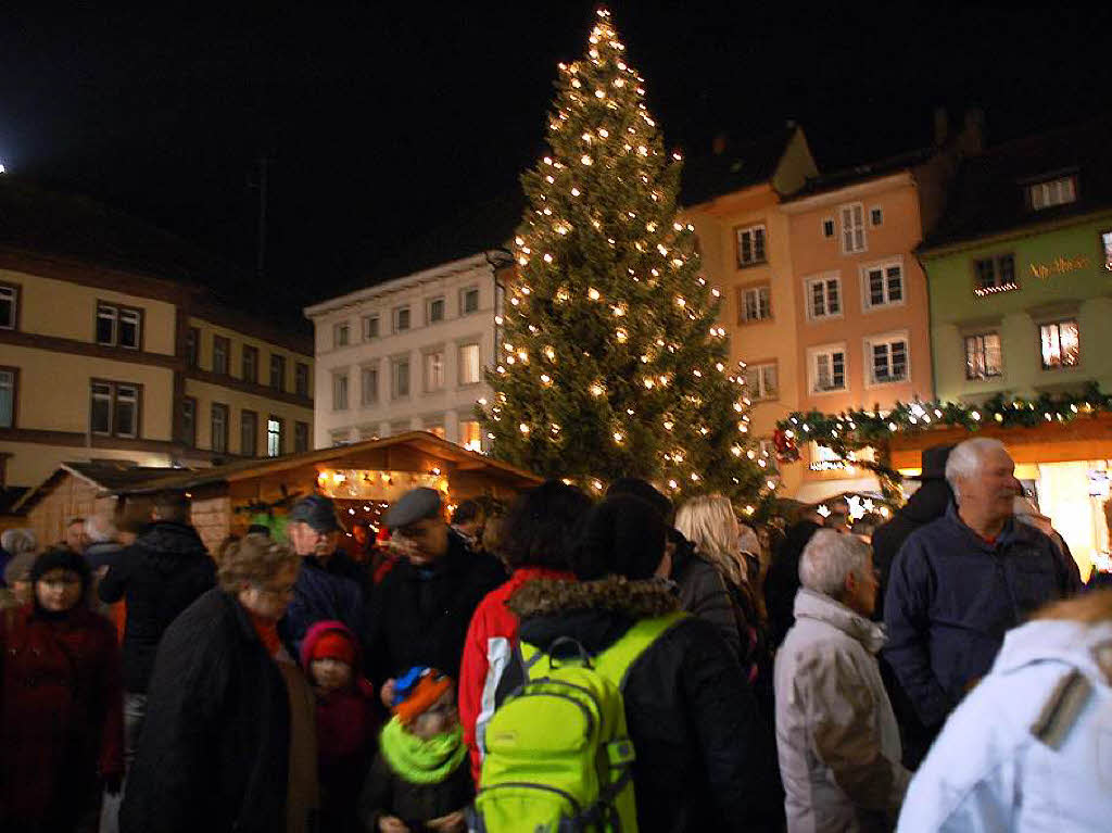 Der Bad Sckinger Weihnachtsmarkt war stimmungsvoll und gut besucht.