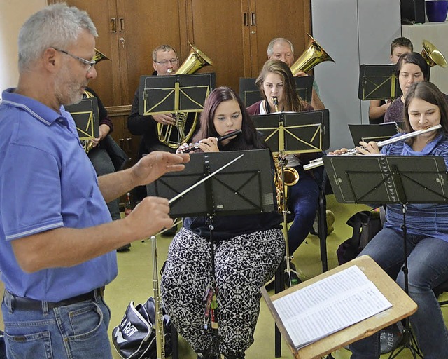 Intensiv probt der MV Dillendorf frs ...konzert am ersten Weihnachtsfeiertag.   | Foto: Privat