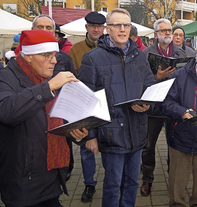 Lieder vom Gesangverein Tonart Nolling...ionen beim Nollinger Weihnachtsmarkt.   | Foto: Jutta Rogge