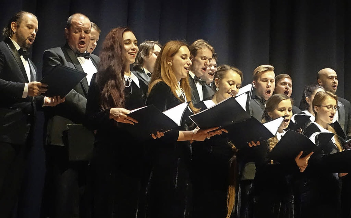 Der Moskauer Kathedralchor im Burghof   | Foto: Roswitha Frey