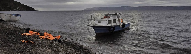 Der Strand der griechischen Insel Lesb...  sie htten dort nichts mehr zu tun.   | Foto: AFP