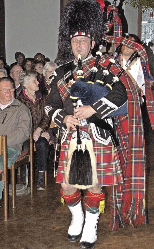 Martin Hasenfraz begeisterte mit Dudelsack und Kilt.   | Foto: Christian Ringwald