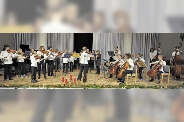 Musikschule spielt in Emmendingen für BZ-Weihnachtsaktion
