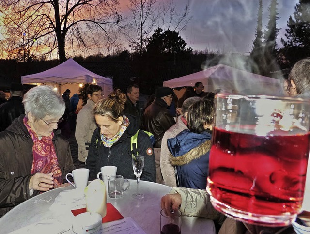 Heimbacher WeihnachtsmarktTrotz frhli...d mit zunehemender Klte der Glhwein.  | Foto: Aribert Rssel