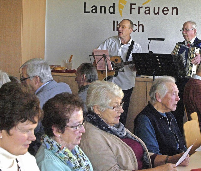 Bei der Adventsfeier der Ibacher Landf...olaus machte im Landfrauenraum Station  | Foto: Karin Stckl-Steinebrunner