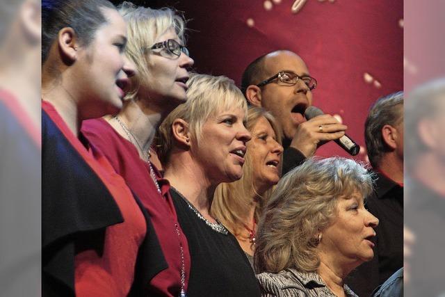 Gospelchor des Scheffelgymnasiums und Murger New Gospel Singers gemeinsam im Gloria-Theater