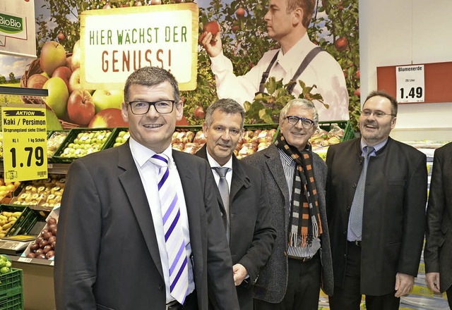 Brgermeister Michael Schlegel, Freddy...es neuen Lebensmittelmarktes in Reute.  | Foto: Benedikt Sommer