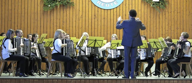 Das Hauptorchester unter der Leitung von Florian Siegel  | Foto: Georg Vo