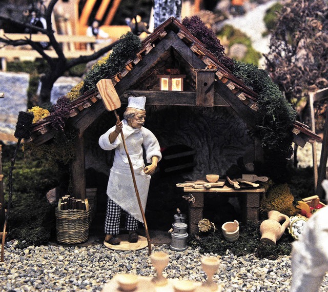 Ein Bcker  beim Brotbacken &#8211; ei...er Scheunenkrippe in Niederschopfheim   | Foto: Bettina Schaller