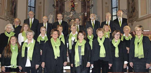 Jung und Alt beim Singen vereint: Der ...s gab in Eschbach ein Adventskonzert.   | Foto: Privat