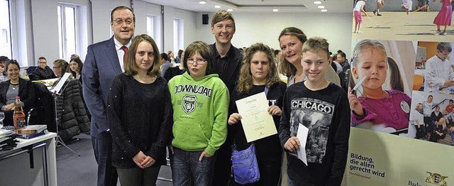 Karl-Rolfus-Schule: Ministerialrat Joh...cal Hierholzer bei der Preisverleihung  | Foto: Schule