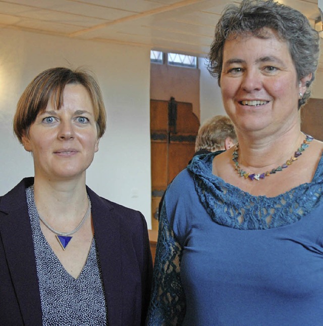 Uta Winzer (links) ist  neue Pfarrsekr...d damit Nachfolgerin von Sabine Jacob.  | Foto: Ounas-Krusel