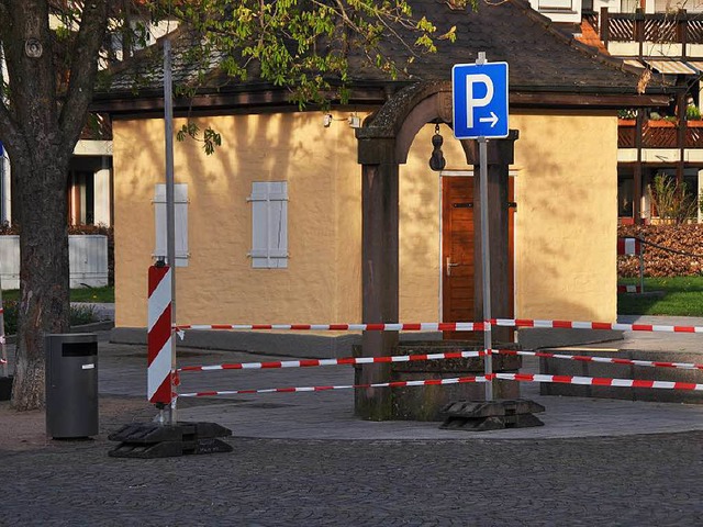 Mit Absperrbndern hat Umkirch schon versucht, wildes Parken einzudmmen.   | Foto: Julius Steckmeister