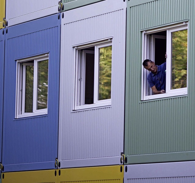 In Teningen sind zweistckige Containerwohnungen geplant.   | Foto: DPA