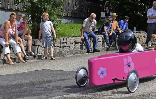 Ob es wieder ein  Seifenkistenrennen i...ewiss. Damals waren  Wagen umgekippt.   | Foto: p. Berger