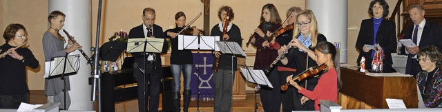Zwlf Mnner und Frauen sorgen fr Abendmusik im Advent.   | Foto: georg Diehl