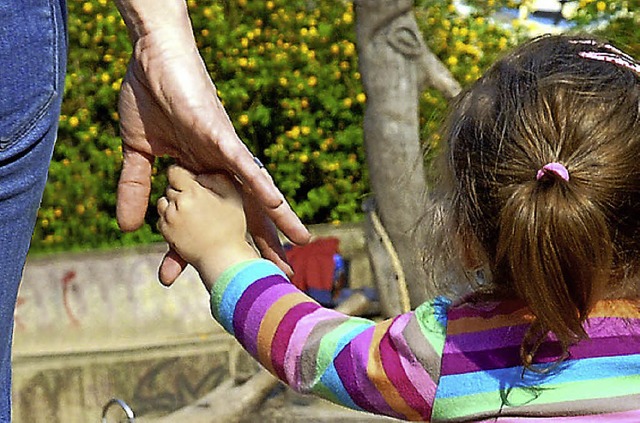 Der Kreis muss zum Beispiel immer mehr Geld fr Hilfen zur Erziehung aufwenden.   | Foto: Landratsamt