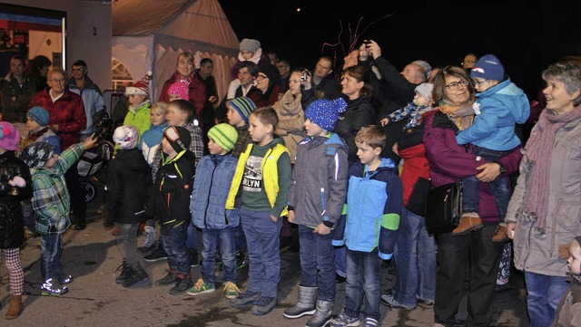 Die Kinder konnten sich freuen: Nikola...eilten   grozgig die Geschenke aus.   | Foto: sln