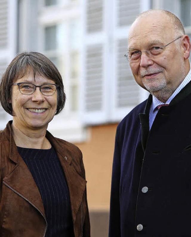 Prlatin Dagmar Zobl und der neue kauf...d des Diakonissenhauses Helmut Riener   | Foto: Christoph Breithaupt