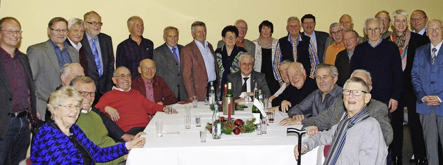 In vorweihnachtlicher Stimmung feierte...iter das Weihnachtstreffen im Rathaus.  | Foto: Sedlak