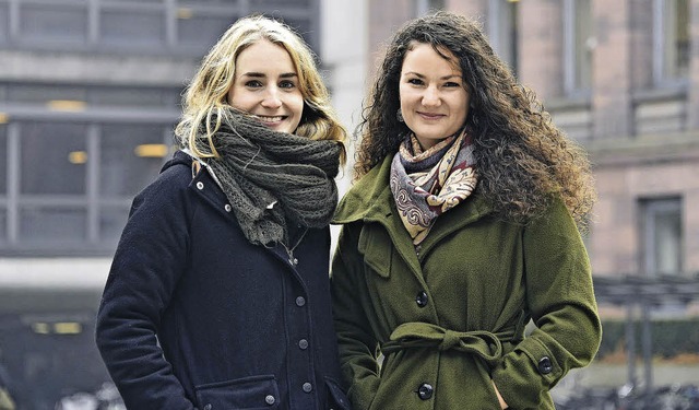 Julia Winkler (links) und Simone Rehm ...en, um Flchtlingen direkt zu helfen.   | Foto: Michael Bamberger