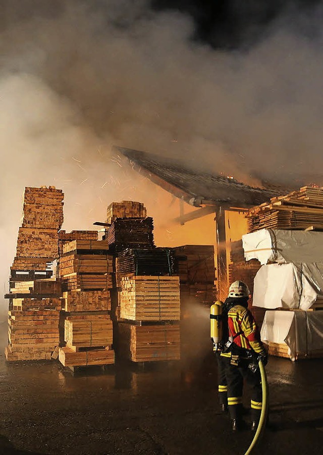 Groeinsatz  im Schwarzwald: In einem ...k in Urach ist ein Feuer ausgebrochen.  | Foto: Kamera24