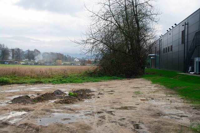 Die Ablufthutzen der Firma Heger Diamo...ft vorgesehene benachbarte Grundstck.  | Foto: Martin Pfefferle