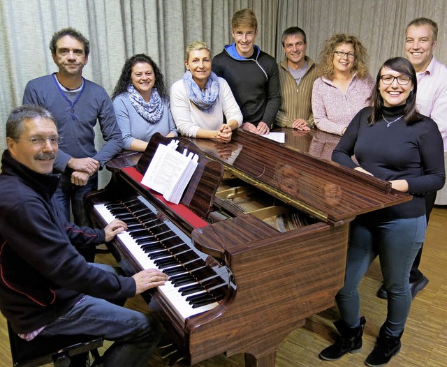 Das TuS-Theater-Ensemble mit Regisseur...t, Christina Hany und Lothar Ketterer   | Foto: Erhard Morath