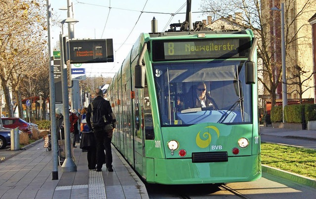 Seit genau einem Jahr verbindet die Tram acht Weg von Weil am Rhein mit Basel.   | Foto: Herbert Frey