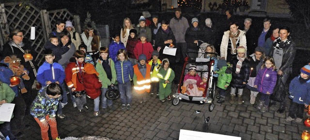 Gemeinsam singen, eine Geschichte hre...ge Adventskalender findet viel Anklang  | Foto: Markus Zimmermann               