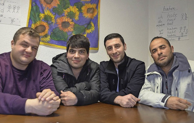 Vier junge Mnner aus Syrien (von link...ahab, Khaled Khateeb und Hassan Khuzai  | Foto: Verena Pichler 
