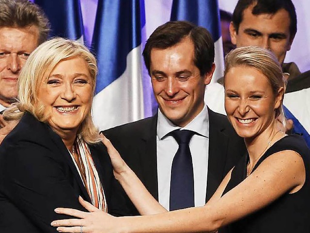 Die weiblichen Stars des Front Nationa...rne links) mit Marion Marchal-Le Pen   | Foto: afp