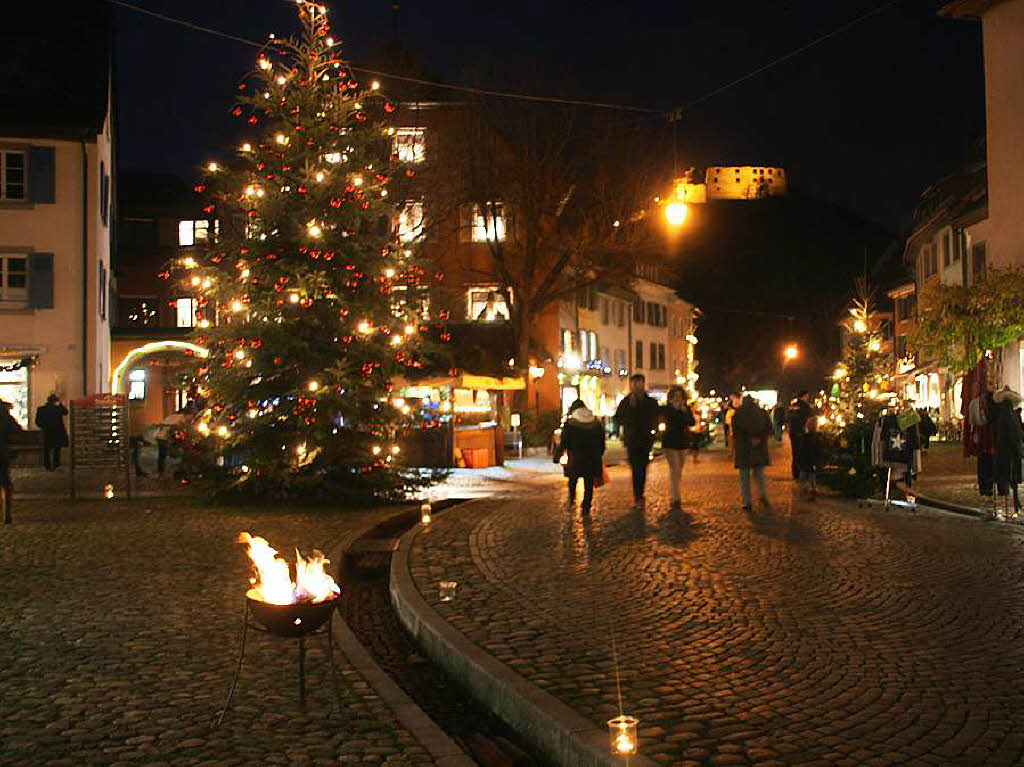 Weihnachtliche Stimmung bei der 4. Staufener Lichternacht.