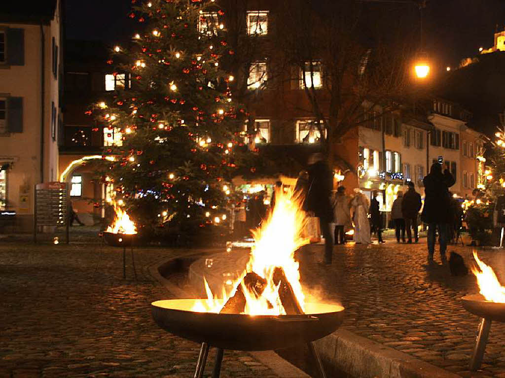 Weihnachtliche Stimmung bei der 4. Staufener Lichternacht.