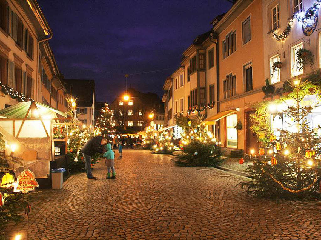 Weihnachtliche Stimmung bei der 4. Staufener Lichternacht.