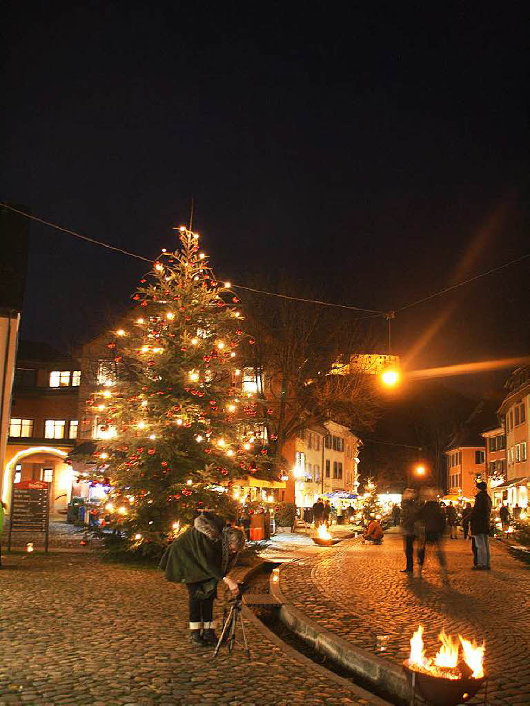 Weihnachtliche Stimmung bei der 4. Staufener Lichternacht.