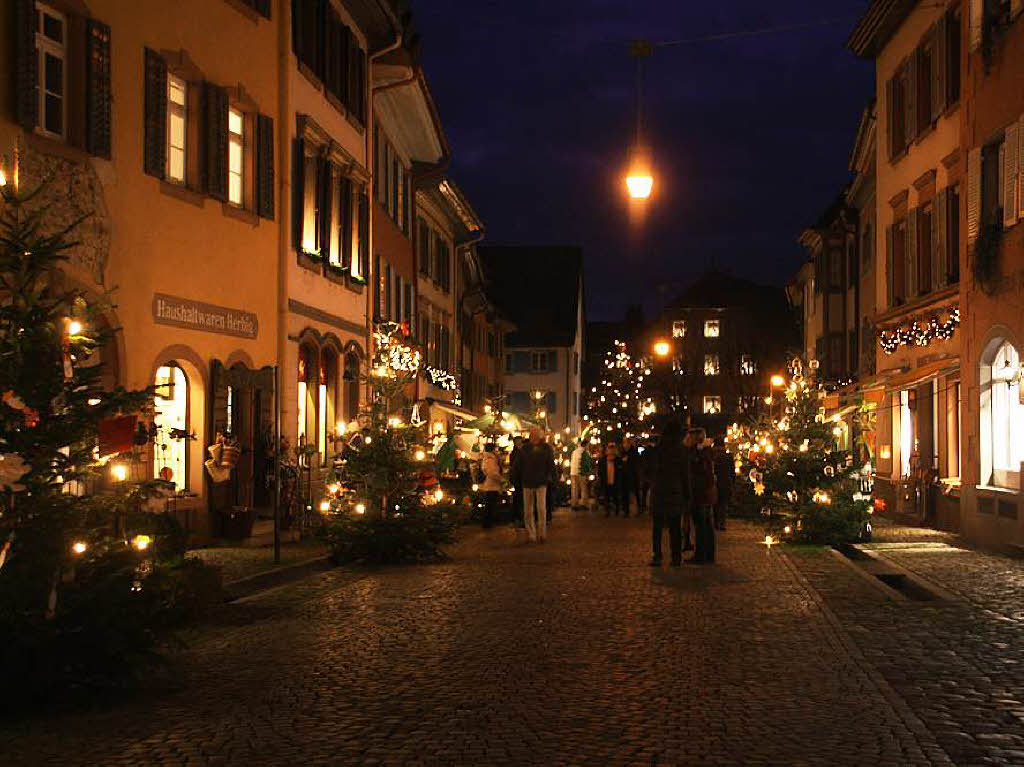 Weihnachtliche Stimmung bei der 4. Staufener Lichternacht.