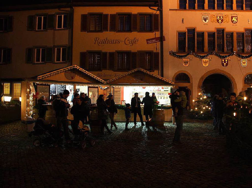 Weihnachtliche Stimmung bei der 4. Staufener Lichternacht.